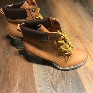 Women’s Dirty Laundry Combat Boots size 9.5
